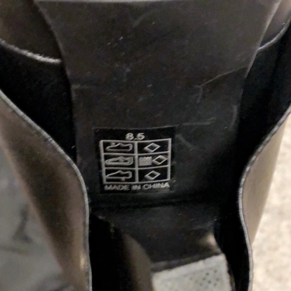 Vanity Heal Booties - Picture 3 of 3